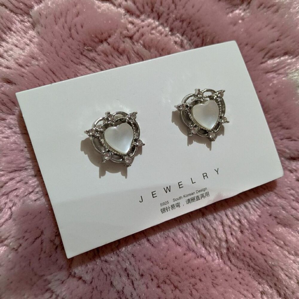 Silver Heart Stud Earrings, Kawaii Coquette Bow Style Jewelry - Picture 4 of 6